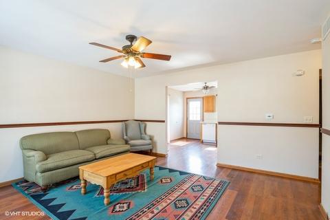 5117 Maplehill Dr, Mchenry, IL 60050 photo 2