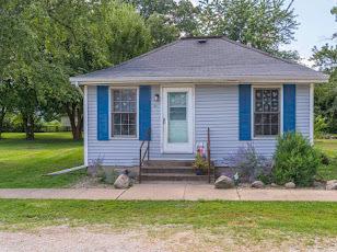 306 N Walnut St, Arrowsmith, IL 61722 photo 1