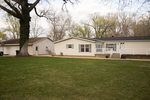 107 Downing Dr, Potomac, IL 61865 photo 2