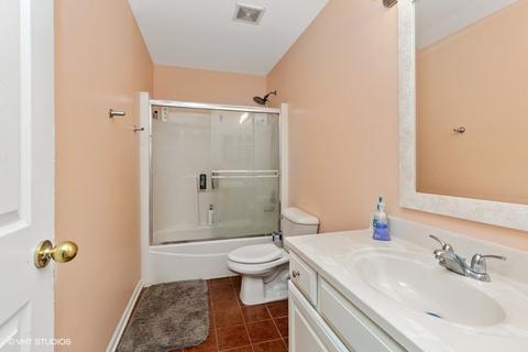 141 Augusta Dr, Gilberts, IL 60136 photo 16