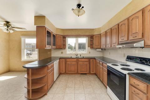 2004 E Lincoln St, Bloomington, IL 61701 photo 2