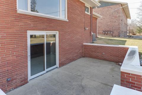 2004 E Lincoln St, Bloomington, IL 61701 photo 7