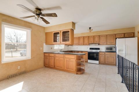 2004 E Lincoln St, Bloomington, IL 61701 photo 11