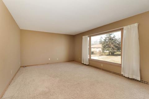 2004 E Lincoln St, Bloomington, IL 61701 photo 3