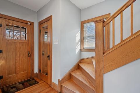 562 S 4th Ave, Des Plaines, IL 60016 photo 2