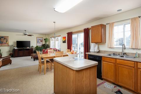 608 Brita Trl, Minooka, IL 60447 photo 5
