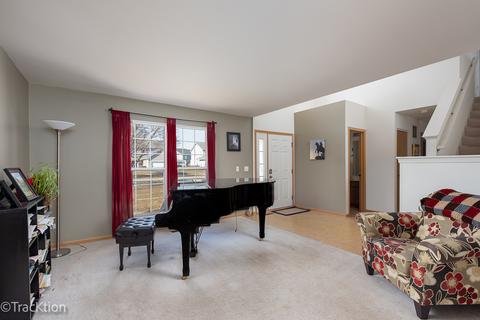 608 Brita Trl, Minooka, IL 60447 photo 2