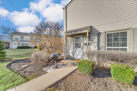 1684 Valley Forge Ct #B, Wheaton, IL 60189 photo 2