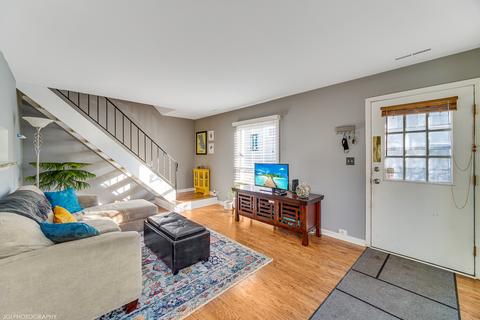 1684 Valley Forge Ct #B, Wheaton, IL 60189 photo 3