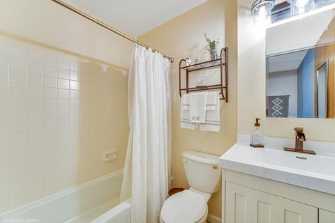 1684 Valley Forge Ct #B, Wheaton, IL 60189 photo 15