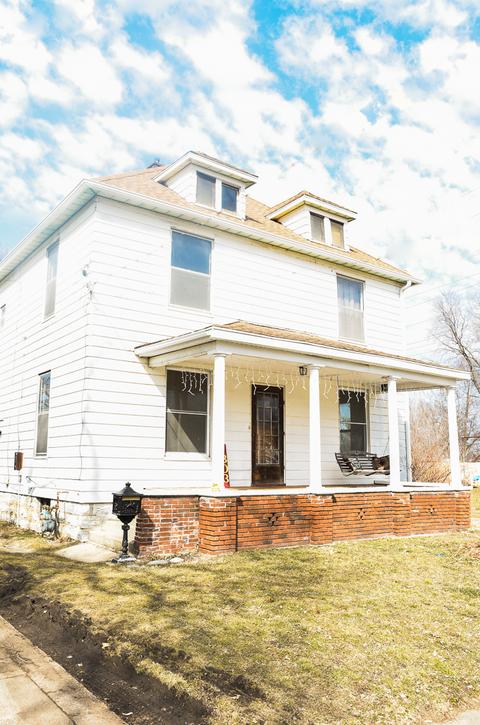 1303 W 3rd St, Dixon, IL 61021 photo 1