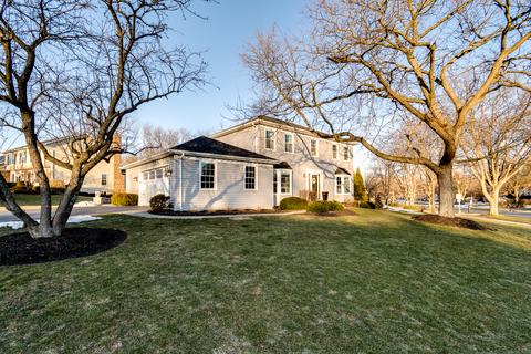2175 Menomini Ln, Wheaton, IL 60189 photo 2