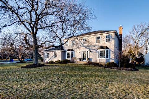 2175 Menomini Ln, Wheaton, IL 60189 photo 1