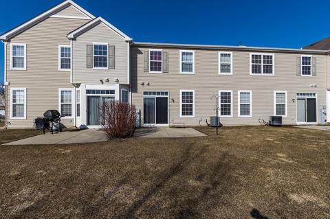 2471 Evergreen Cir, Mchenry, IL 60050 photo 3