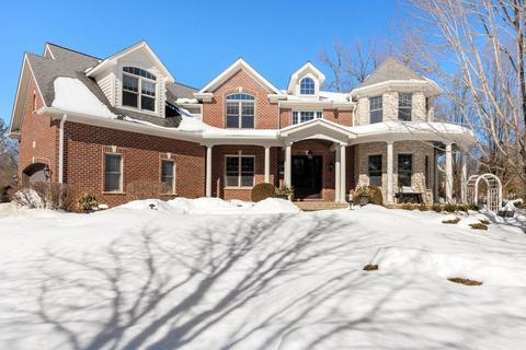 2101 Stonebridge Ct, Wheaton, IL 60189 photo 2