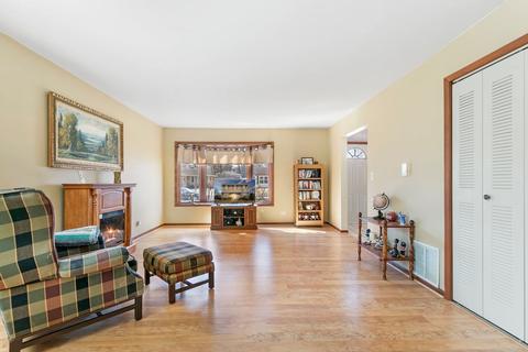 2200 Flicker Ln, Rolling Meadows, IL 60008 photo 5