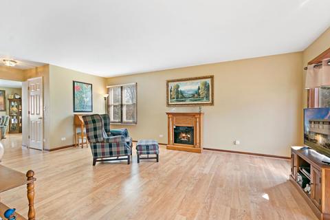 2200 Flicker Ln, Rolling Meadows, IL 60008 photo 4