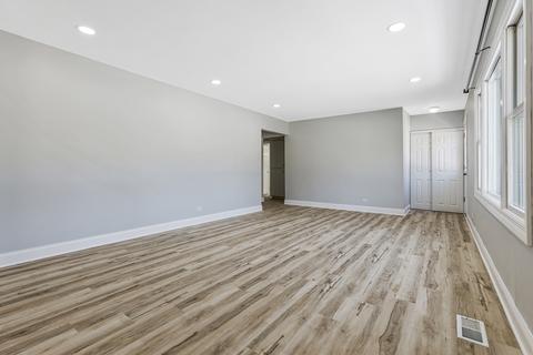 705 Buckeye Dr, Hoffman Estates, IL 60169 photo 5