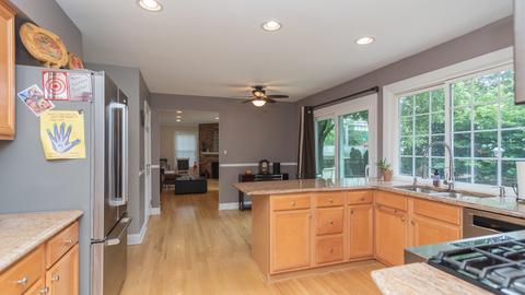 1 Woods Chapel Rd, Rolling Meadows, IL 60008 photo 12
