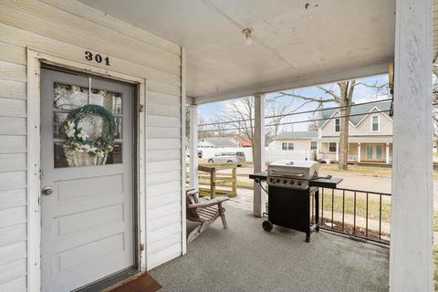 301 E Main St, Monticello, IL 61856 photo 4