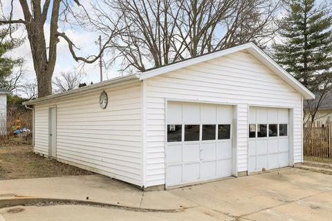301 E Main St, Monticello, IL 61856 photo 9