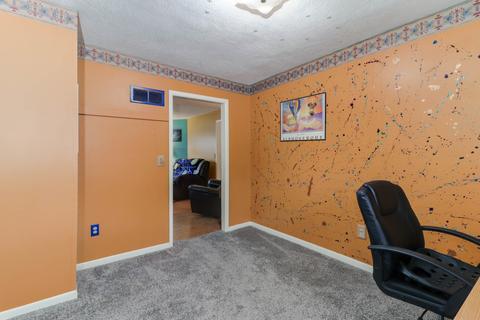 812 E Locust St, Bloomington, IL 61701 photo 9