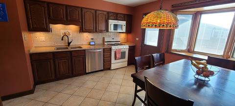 1101 Warwick Cir N, Hoffman Estates, IL 60169 photo 4