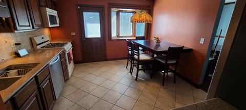 1101 Warwick Cir N, Hoffman Estates, IL 60169 photo 3