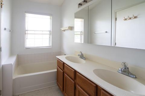 1052 Georgian Pl, Bartlett, IL 60103 photo 14