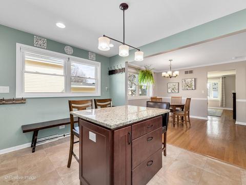 1513 Elm St, Wheaton, IL 60189 photo 8