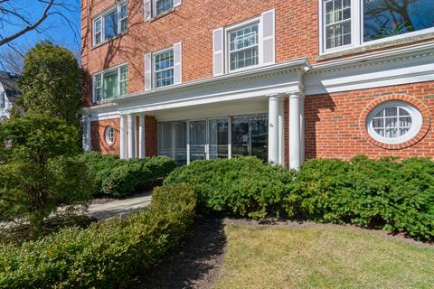 2425 Central St #5D, Evanston, IL 60201 photo 1