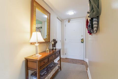 2425 Central St #5D, Evanston, IL 60201 photo 2
