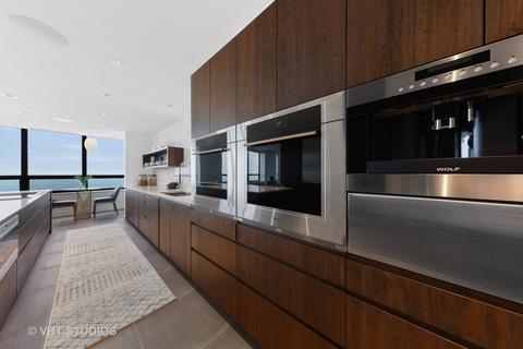 180 E Pearson St #6703, Chicago, IL 60611 photo 16