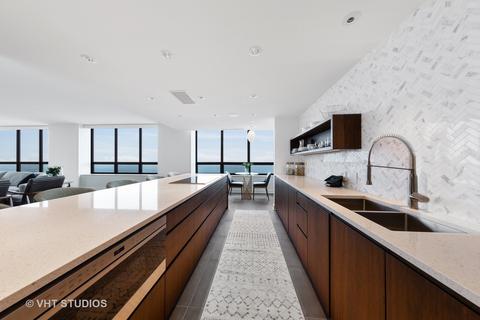 180 E Pearson St #6703, Chicago, IL 60611 photo 17