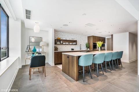 180 E Pearson St #6703, Chicago, IL 60611 photo 11