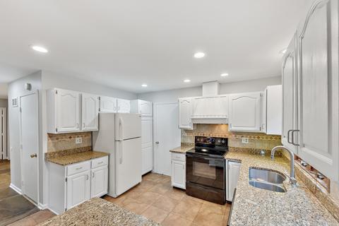 5719 Silent Brook Ln, Rolling Meadows, IL 60008 photo 5