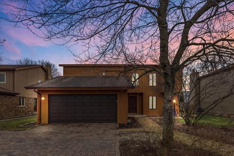 5719 Silent Brook Ln, Rolling Meadows, IL 60008 photo 2