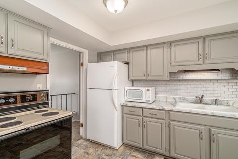 1405 Rosedale Ln, Hoffman Estates, IL 60169 photo 13