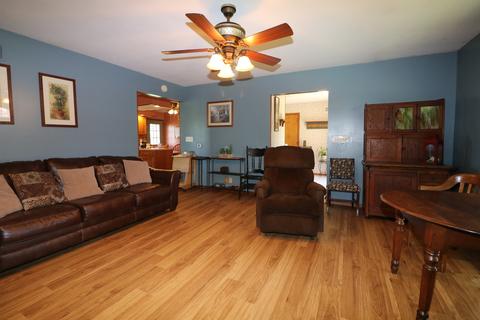 7784 Buttercup Rd, Weldon, IL 61882 photo 3