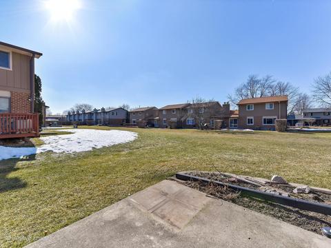1230 Folkstone Ct, Wheaton, IL 60189 photo 12