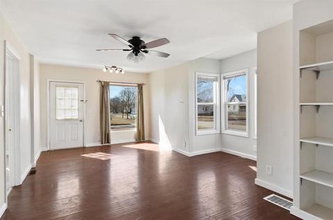 305 E Franklin St, Paxton, IL 60957 photo 3