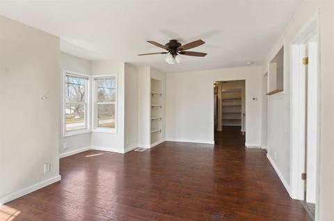 305 E Franklin St, Paxton, IL 60957 photo 2