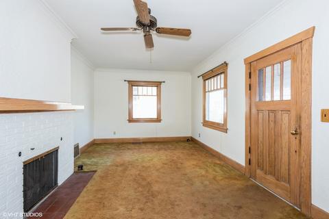 408 Raymond St, Elgin, IL 60120 photo 4
