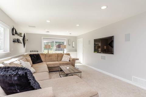 1915 E Pawnee Ln, Mount Prospect, IL 60056 photo 15