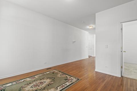 5840 Leeds Rd, Hoffman Estates, IL 60192 photo 4