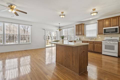 5840 Leeds Rd, Hoffman Estates, IL 60192 photo 11
