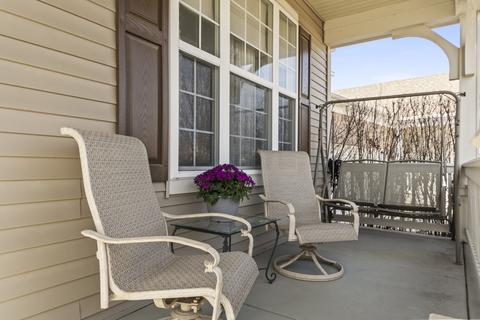 5840 Leeds Rd, Hoffman Estates, IL 60192 photo 2