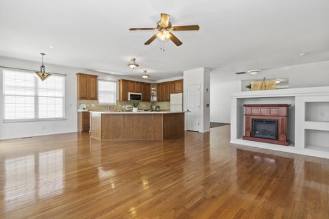 5840 Leeds Rd, Hoffman Estates, IL 60192 photo 12