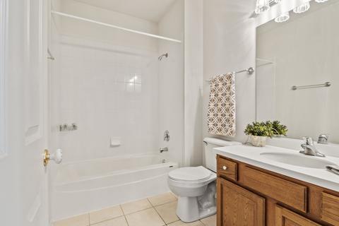 5840 Leeds Rd, Hoffman Estates, IL 60192 photo 6