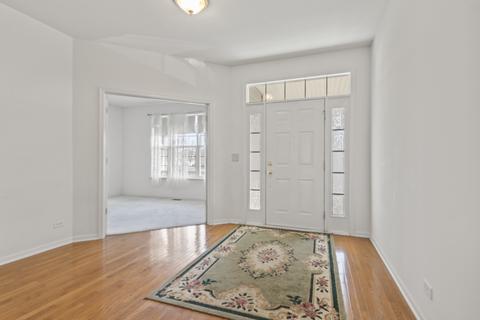 5840 Leeds Rd, Hoffman Estates, IL 60192 photo 3